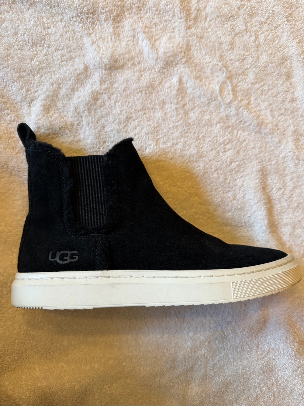 Ugg Alameda  Chelsea Black Suede Slip-On Ankle Sneaker Boot warm wool inside 8